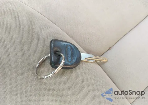 2004 Ford Crown Victoria Lx z USA, uszkodzony, nr VIN 2FAFP74W74X174187